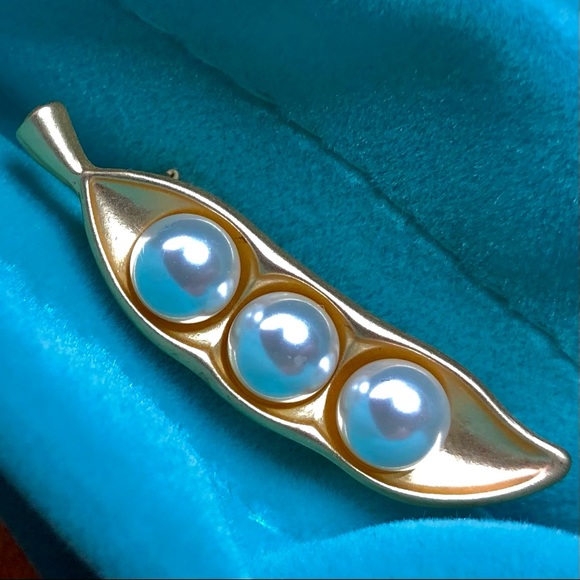 Sold. 🪲PEAS IN A POD BRUSHED GOLDEN BROOCH PIN - Picture 14 of 15
